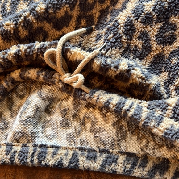 Women’s Sherpa Top - Picture 6 of 6